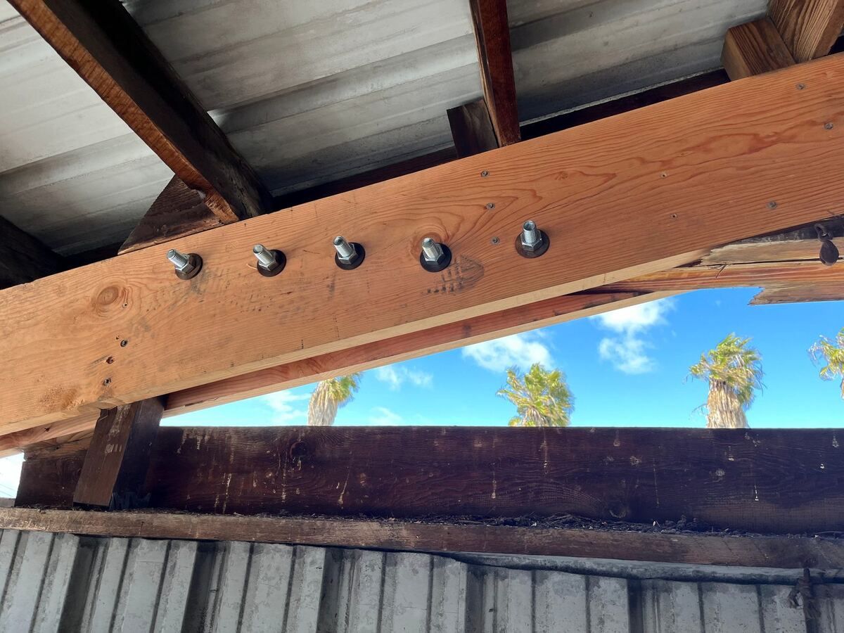 Bolted structural beam connection