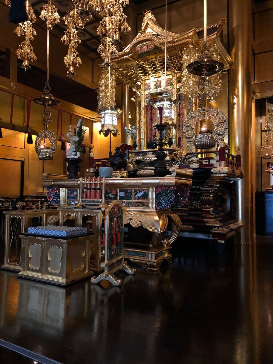 Nishi Hongwanji Buddhist sanctuary interior